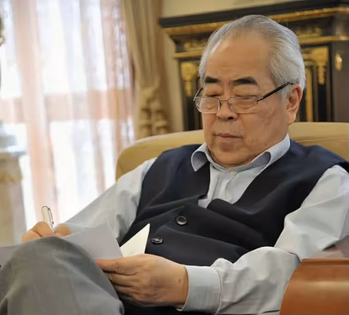 85歲知名書畫家范曾宣布結婚，身家高達10億，新婚妻子小了近60歲