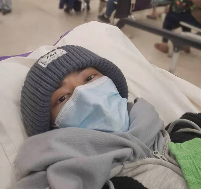 TVB男星患癌病情加重，宣告治療無效，母親熬夜做清潔工賺醫藥費