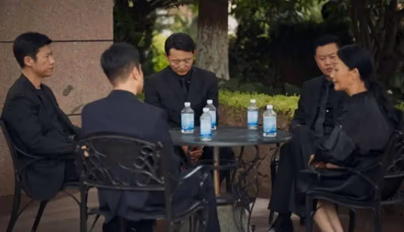 《城中之城》:看懂周琳現身葬禮,才明白謝致遠的美人計有多狠