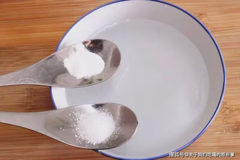 煮玉米時,不能用清水直接煮,多加2樣料,玉米香甜軟糯,更營養