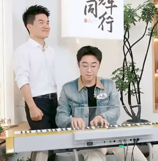 蘇蘇評價董宇輝唱功,表示不再與他同台合唱,情商高到宇輝都笑了