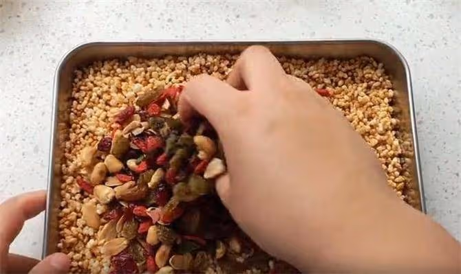 不用麥芽糖,教你自製大米花糖,咬一口香甜酥脆,不油炸更健康