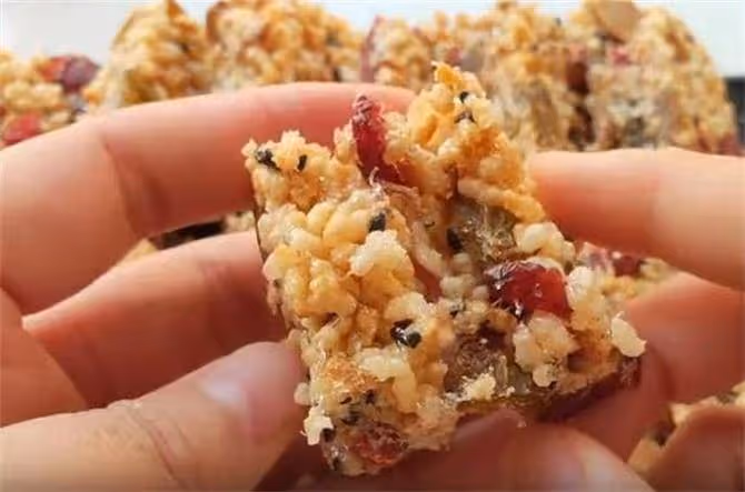 不用麥芽糖，教你自製大米花糖，咬一口香甜酥脆，不油炸更健康