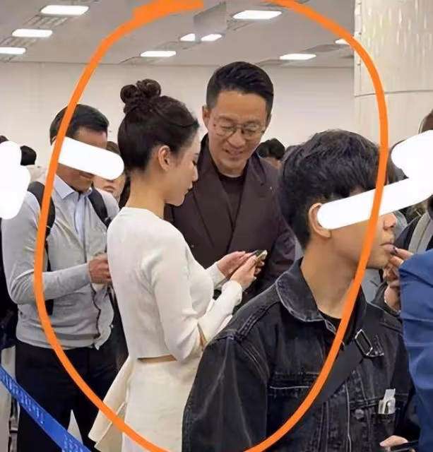 汪小菲未婚妻小梅外出遊玩畫面曝光,她青春靚麗貌美如花
