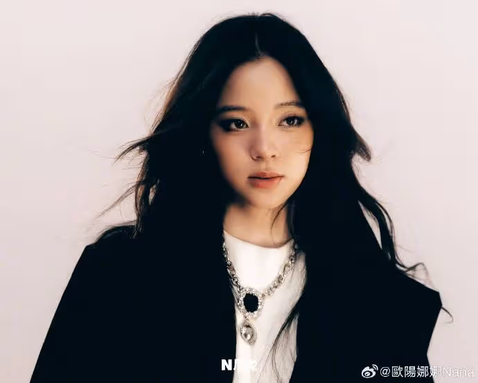 歐陽娜娜咋回應叫陳偉霆爸爸?她發靚麗寫真美得讓人窒息