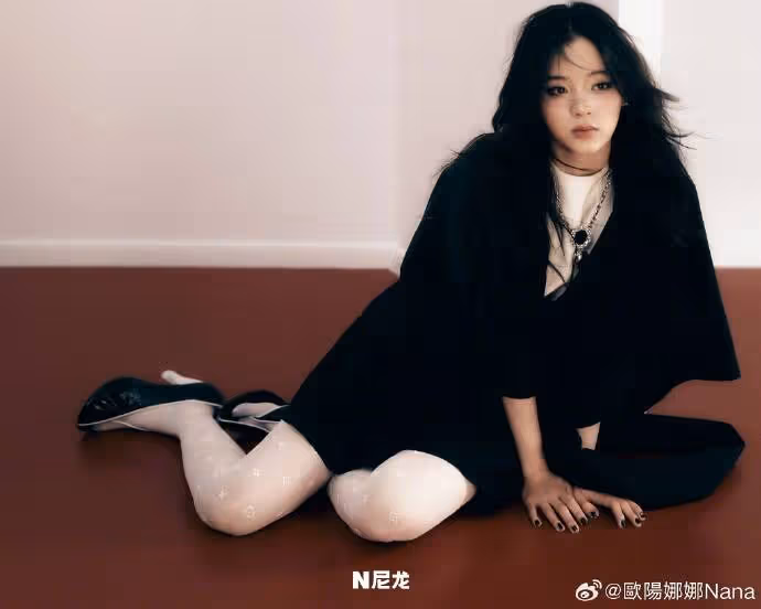 歐陽娜娜咋回應叫陳偉霆爸爸?她發靚麗寫真美得讓人窒息
