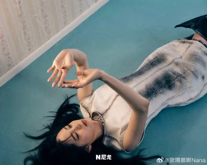 歐陽娜娜咋回應叫陳偉霆爸爸?她發靚麗寫真美得讓人窒息