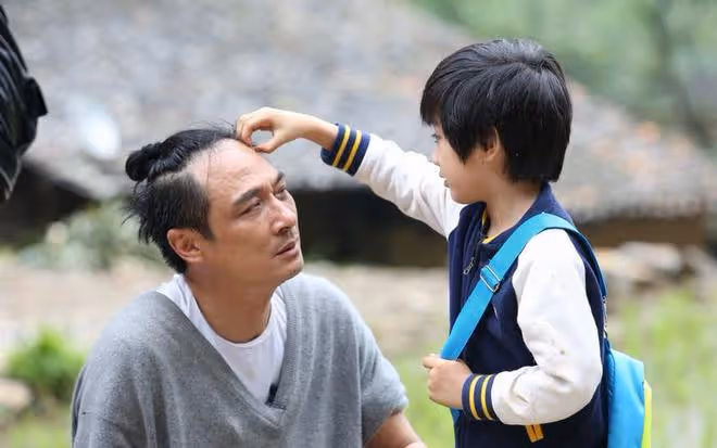 吳鎮宇父子微博互動引熱議,費曼新簡介展現另類父子情