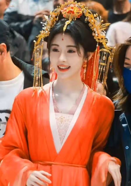 鞠婧禕新劇《千香引》殺青,紅妝造型再引熱議