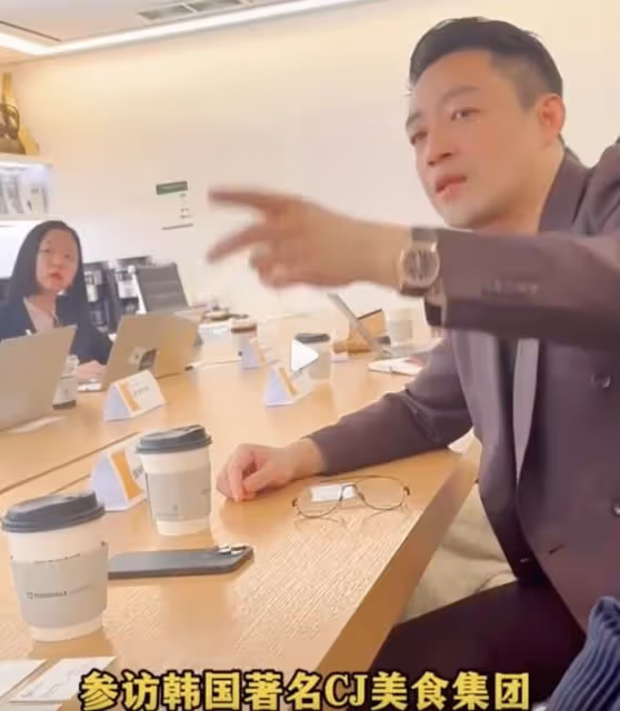 汪小菲韓國商務行展現企業家風采,網友盛讚其專注事業的魅力