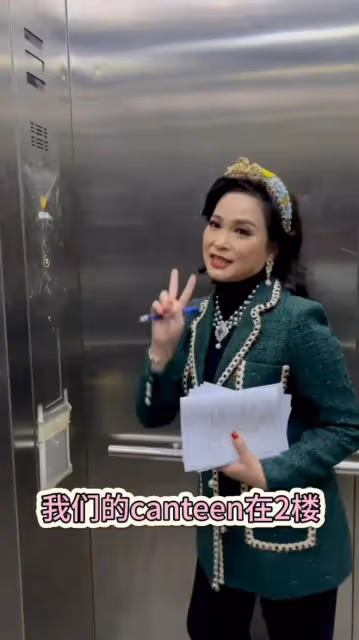 資深女星帶觀眾游TVB食堂吃午餐，網友驚訝發現竟是《愛回家》飯堂