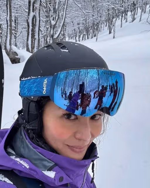 TVB花旦向劇組請假飛加國遊玩，出入酒店搭直升機超豪華滑雪