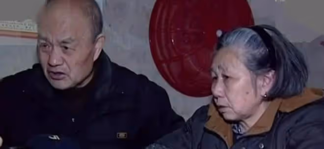 得知父親意外分了5套拆遷房，兒子想要全部家產，並毒打80歲父母