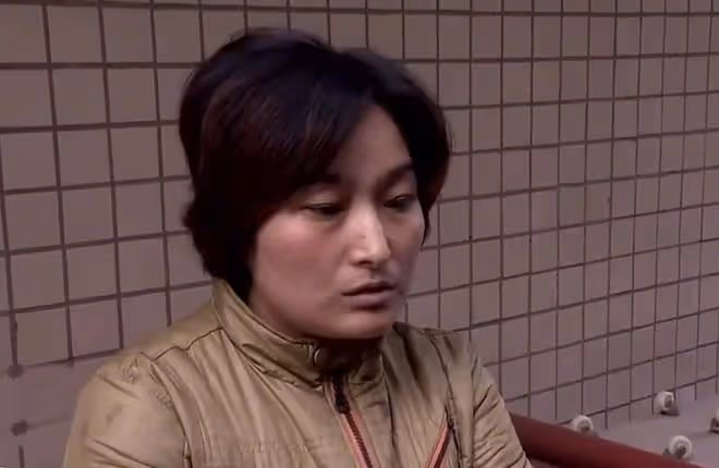 父親出殯當天，丈夫和兒子離奇失蹤，2年後得知丈夫已和他人同居