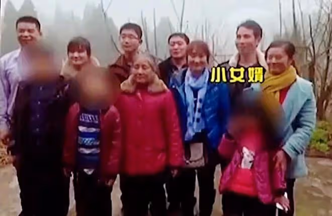 老人幫女兒帶娃10年，為何換來的卻是辱罵和毆打？母親：我怕他們
