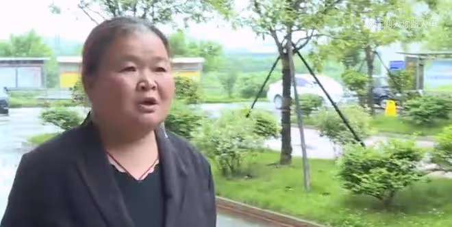 丑妻放著優越生活不過，卻喜歡上殘疾男友，妻子：他比老公懂浪漫