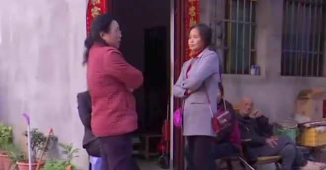 只因一口麥片，84歲老太遭到90歲丈夫毒打，滿臉都是傷口讓人心痛