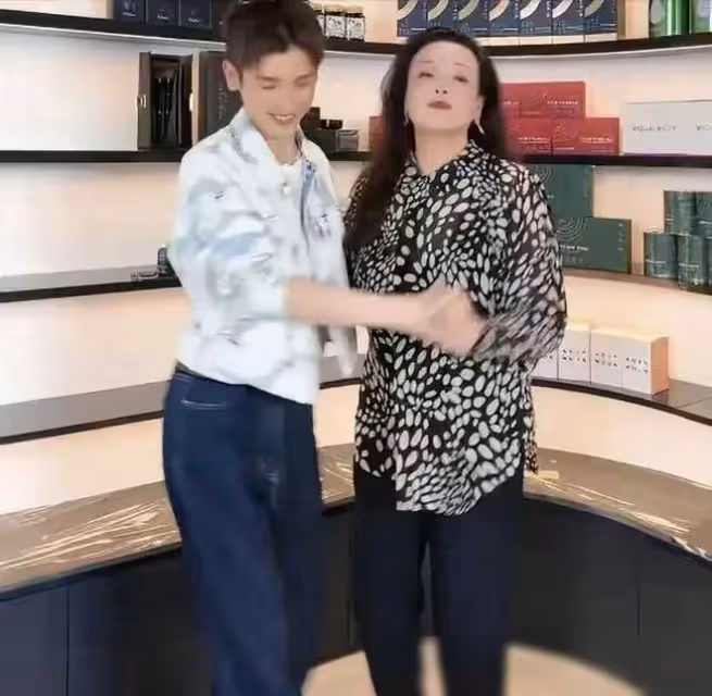 張蘭猛料:大S瓜分汪小菲財產,閃婚內幕引爆網絡!