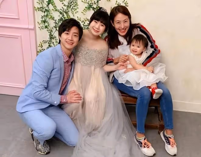 江宏傑給5歲兒子慶生，姐弟團聚吃蛋糕，姐姐摟著弟弟盡顯兄妹情