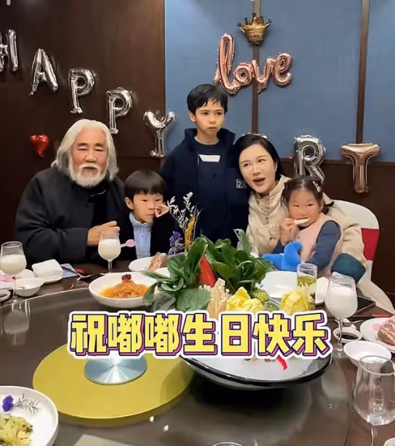 張紀中帶孕妻出遊,杜星霖懷四胎11周狀態好,赤腳與老公跳華爾茲