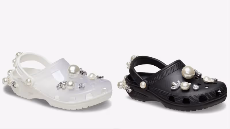 Simone Rocha x Crocs聯名開賣　洞洞鞋用水鑽、珍珠點綴超夢幻