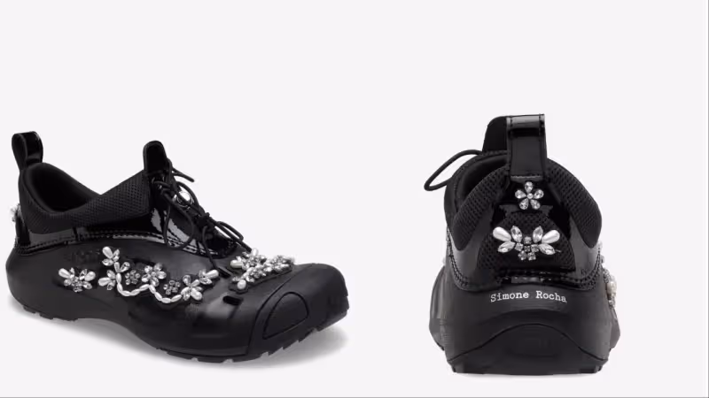 Simone Rocha x Crocs聯名開賣　洞洞鞋用水鑽、珍珠點綴超夢幻