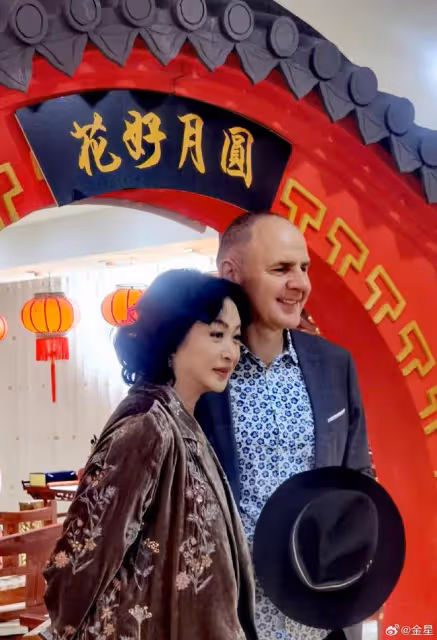 恭喜！56歲金星宣布與漢斯重新登記結婚，卡點1314好甜蜜