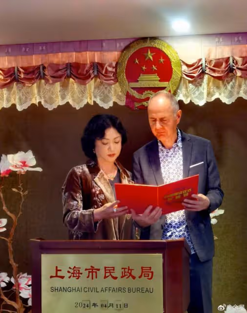 恭喜！56歲金星宣布與漢斯重新登記結婚，卡點1314好甜蜜