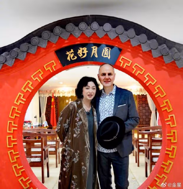 恭喜！56歲金星宣布與漢斯重新登記結婚，卡點1314好甜蜜