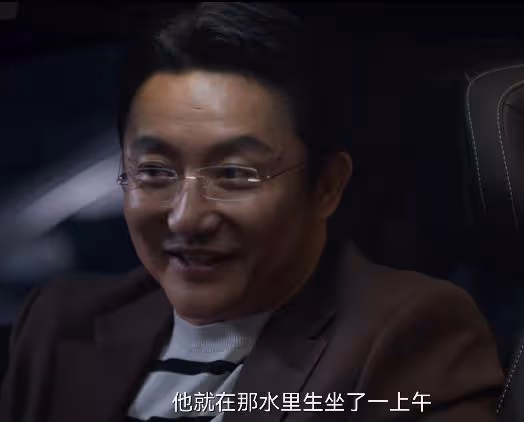 搖頭晃腦，五官亂飛，《城中之城》女二把「撩漢演技」玩出新花樣