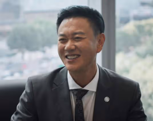 搖頭晃腦，五官亂飛，《城中之城》女二把「撩漢演技」玩出新花樣
