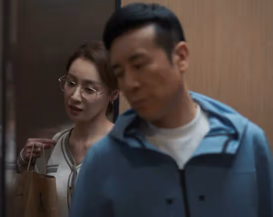 搖頭晃腦，五官亂飛，《城中之城》女二把「撩漢演技」玩出新花樣