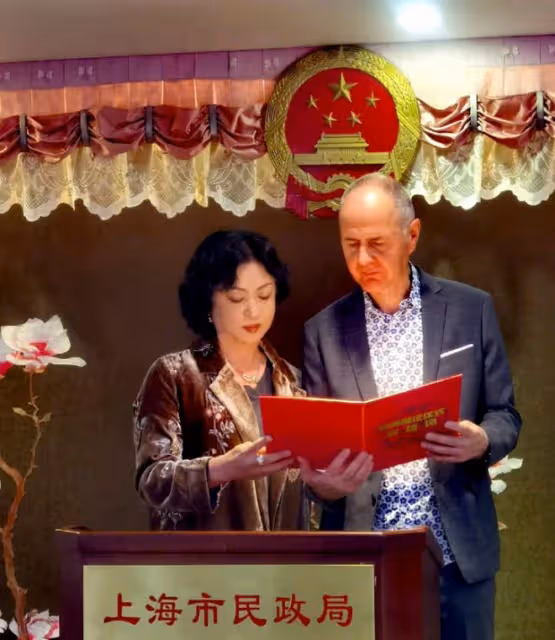 金星與漢斯再婚驚艷眾人，恩愛照片曝光引發熱議