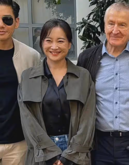 56歲穿抹胸背心的張敏，讓人看到了中老年女星的身材「尷尬」