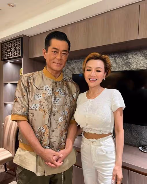 56歲穿抹胸背心的張敏，讓人看到了中老年女星的身材「尷尬」