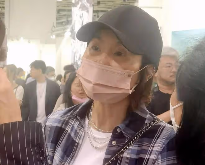 56歲穿抹胸背心的張敏，讓人看到了中老年女星的身材「尷尬」
