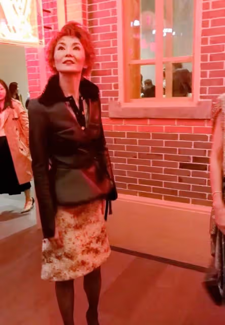 56歲穿抹胸背心的張敏，讓人看到了中老年女星的身材「尷尬」