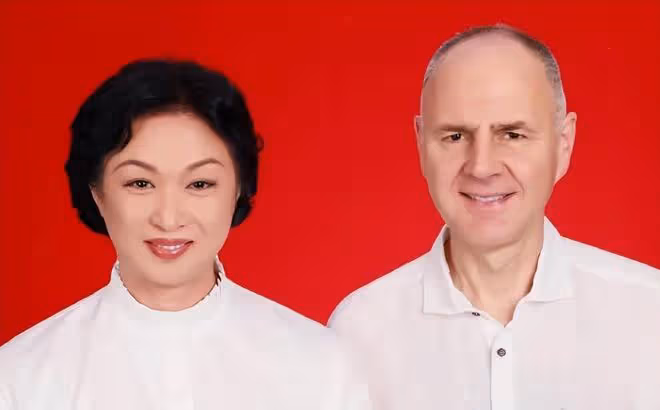 金星和漢斯重新登記結婚，她為了孩子等待這一刻已有18年