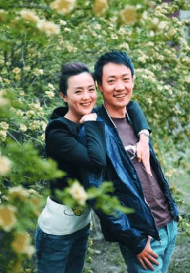 他們戲裡戲外都是夫妻,結婚多年恩愛如初,堪稱娛樂圈愛情模範