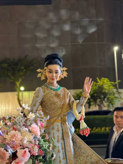 范冰冰坐三輪車巡遊曼谷,被嘲落魄又掉價,生圖曝光老太多!