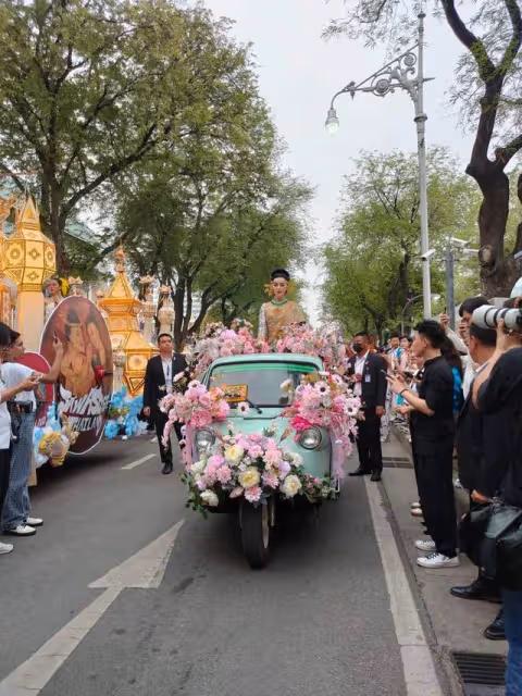 范冰冰坐三輪車巡遊曼谷,被嘲落魄又掉價,生圖曝光老太多!