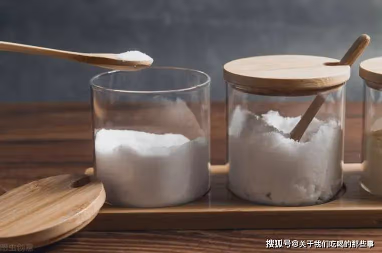 買食用鹽，挑「海鹽」還是「精鹽」？早知早受益，學會再買不吃虧