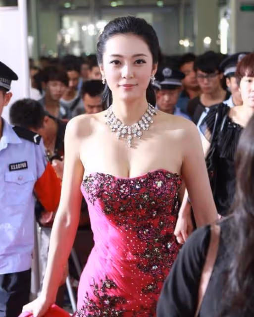 名模艾尚真闢謠嫁給86歲書法家范曾?闢謠:不是本人