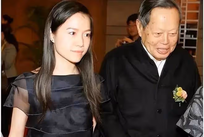 86歲范曾新嬌妻徐萌只有36歲！女方成翻版翁帆