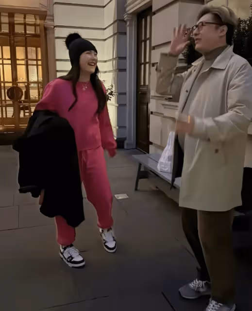 王岳倫曬照胖出雙下巴，14歲王詩齡出鏡，父女倆包子臉一模一樣