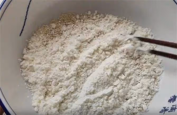 自製酒鬼花生做法來了,香辣酥脆,一做一大盆,比買的好吃更放心
