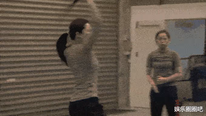 太颯!劉亦菲動作戲訓練畫面曝光,吊威亞1打5太刻苦