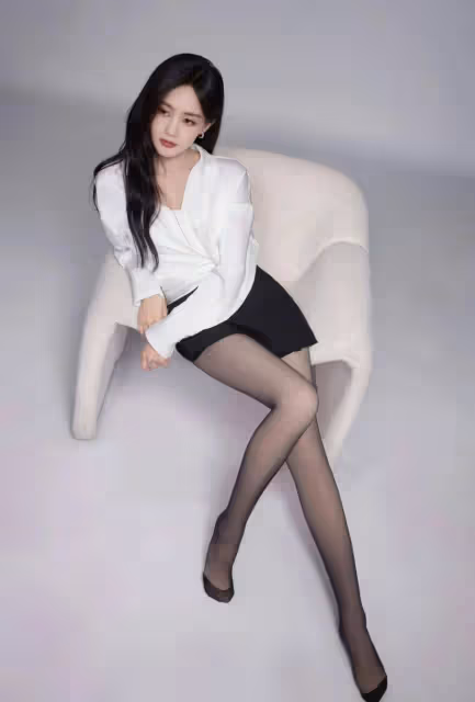 黑絲與包臀裙的完美結合,你敢嘗試嗎?