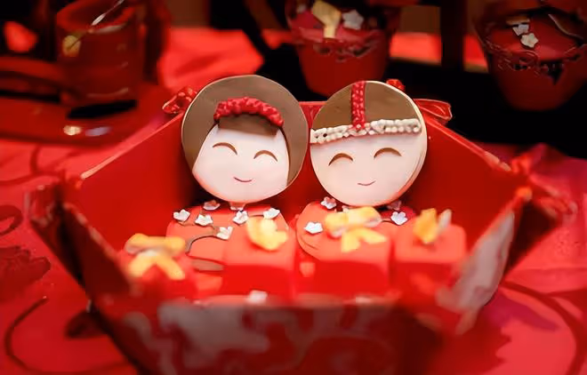 滿月宴上兒媳要8萬8紅包，回娘家時女婿如法炮製，岳母成過路財神