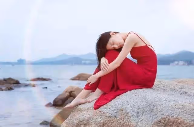 小姑子結婚我忙裡忙外,晚上看他發的一條朋友圈,我選擇了離婚